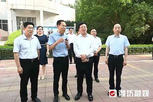 哈利伯顿：卡莱尔拥有非常棒的篮球头脑 感激能向他学习